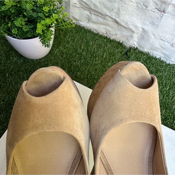 Veronica Beard
Dali Sand Suede Peep-Toe Wedge Platform Sandals size 8 women - Picture 12 of 15